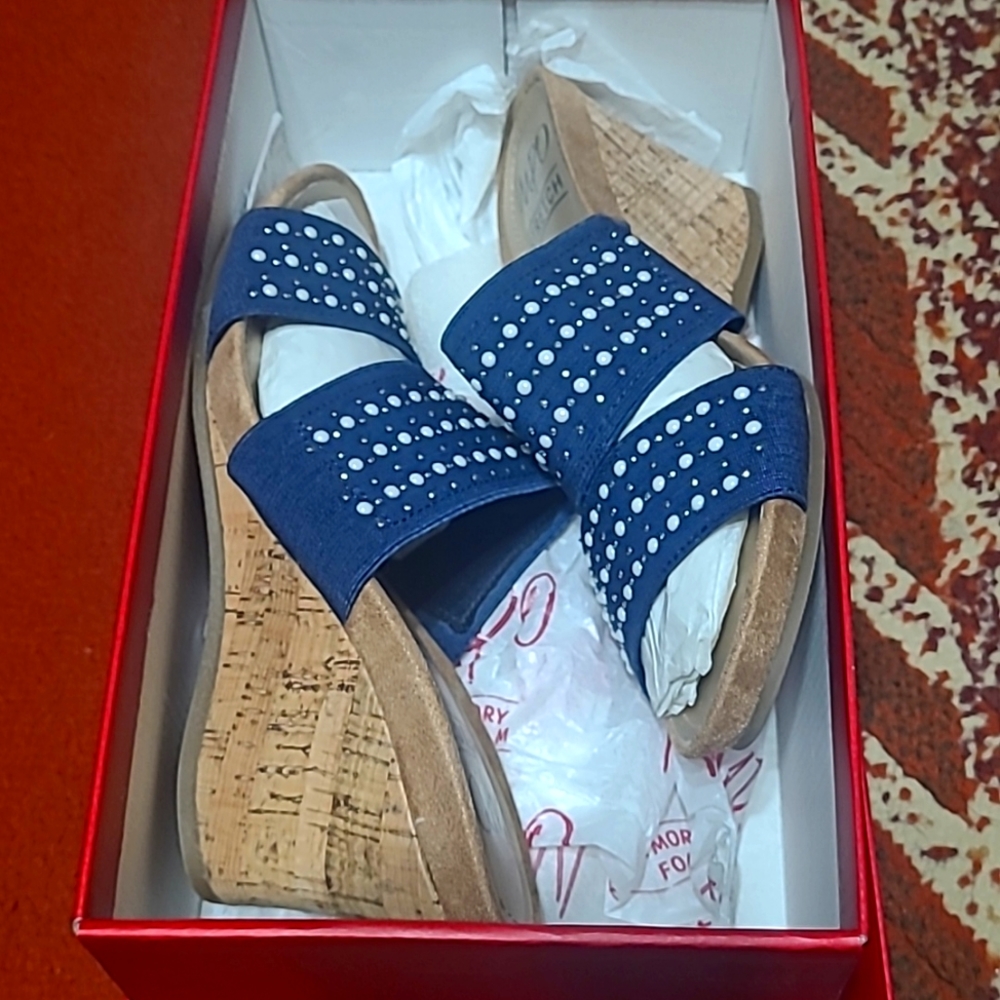 Womens shoes size 8M